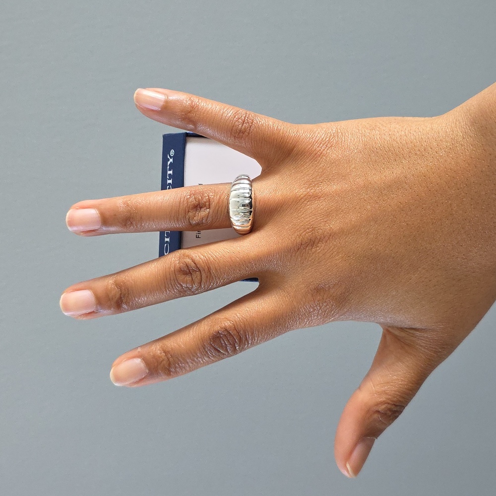 Silver Plated Ribbed Band Statement Ring | Size 10 - Picture 13 of 17